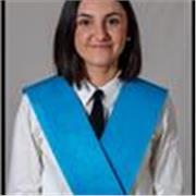 estudiante recién graduada de bachillerato con pasion por enseñar