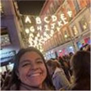 Catedrática de Comunicaciones impartiendo la docencia a alumnos de pregrado por más de 15 años.