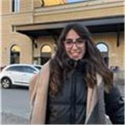Sono una studentessa di lingue straniere, mi piacerebbe insegnare sia Italiano che Inglese e Spagnolo