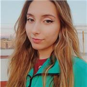 Profesora de inglés bilingüe que ofrece actividades de diferentes estadios para mejorar todas las habilidades del alumno en cada estadio del aprendizaje de un idioma