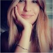 Sono una ragazza che vive a Parigi da più di 6 anni ormai, adoro il francese! Lo so scrivere, leggere e parlare correttamente. Avrei piacere di trasmettere la passione per questa lingua conversando e applicando qualche esercizio che mi ha aiutato all'iniz