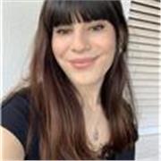 Profesora de Lengua y Literatura, con experiencia en oratoria y escritura creativa. Graduada en Bachillerato Internacional