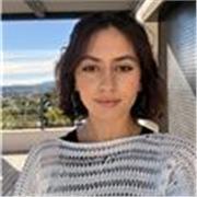 Spanisch-Tutorin für alle Altersgruppen mit praxisnaher Methode, Fokus auf Konversation, Kultur, Musik, Kunst und Geschichte.