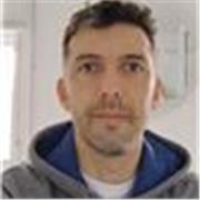 Ex jugador profesional de fútbol, con experiencia en trabajo con niños en etapa de aprendizaje del deporte y valores