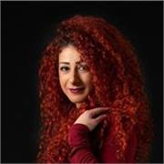 Madrelingua italiana, laureata in Traduzione sposata con un argentino, dà lezioni di italiano a stranieri ispanofoni.