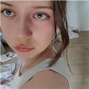 Ragazza di 17 anni che ha finito il terzo anno di un istituto tecnico biotecnologico propensa a dare lezioni sulla chimica di base