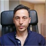 Dottore in giurisprudenza, saggista multidisciplinare, conferenziere insegna storia, lettere e filosofia