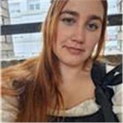 Profesora de apoyo formada en necesidades específicas de apoyo educativo.