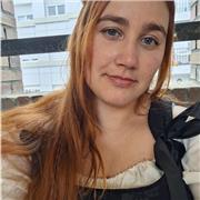 Profesora de apoyo formada en necesidades específicas de apoyo educativo.