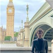 Profesor nativo de inglés con un año de experiencia. Clases particulares a domicilio en Granada u online.