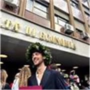 Tutor con esperienza e diploma in Scienze Umane offre supporto completo. 