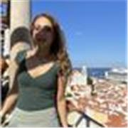 Se siete alla ricerca di una ragazza vivace e competente per una mano con lo studio, questo è l’annuncio per voi.