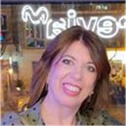 Profesora especialista en música y movimiento, escuela de padres y pedagogía sistémica.