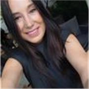 An emphatic and supportive woman dedicated to helping you improve your English conversation skills and boost your confidence.