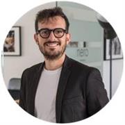 Sono Claudio, assistente alla cattedra di fotografia presso l'Accademia di Belle Arti di Catania e fotografo da 10 anni con una spiccata propensione per la fotografia di reportage applicata agli eventi. Offro lezioni online personalizzate, adatte a tutti 
