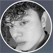 Soy Jonathan, un profesor novel de tan solo 21 años, apasionado y comprometido con el éxito académico de mis alumnos.