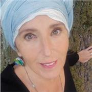 Laureata in filosofia esperta in tecniche di meditazione, rilassamento e benessere psicofisico offre lezioni di jnglese e italiano. Offre classi di meditazione, rilassamento e pratiche corpiree taoiste di benessere psicofisico.Lezioni on line o dal vivo