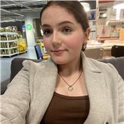 Estudiante de filología inglesa de primer año, apta para todas las edades. Hasta nivel C1