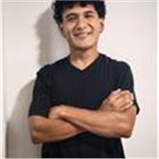 Profesor de teatro con experiencia montando obras teatrales para alumn@s de todas las edades. 