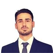 Laureato con lode in Economia e Gestione degli Intermediari Finanziari impartisce lezioni di Finanza, Economia e Statistica.