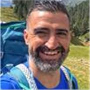 Maestro de Educación Primaria y Diplomado en Ciencias de la actividad físisca y deportiva.