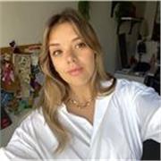 Soy Sofía, chica Italiana que vive en España. 
Siendo mi idioma oficial el Italiano espero ayudar a aprender mi fantástico idioma.