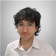 Sociólogo graduado en la Universidad Complutense de Madrid especializado en tecnología e inteligencia artificial.