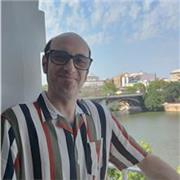 Estudiante de Filología Hispánica da clases de lengua y literatura