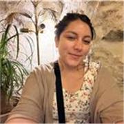 abogada con buena formación para niños y adolescentes 