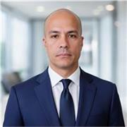 Soy un abogado y consultor bilingüe con amplia trayectoria internacional, enfocado en impartir clases de español efectivas para es