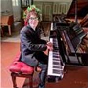 Laureato in pianoforte offre lezioni online di pianoforte, teoria musicale e solfeggio, armonia