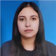 Profesora de biología y química con experiencia con niños y adolescentes