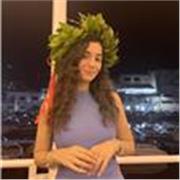 Laureata in lingue, inglese e francese, impartisce lezioni di inglese per recuperi, compiti, miglioramento della lingua