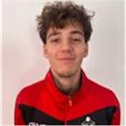 Me defino como alguien apasionado por el fútbol, responsable y con muchas ganas de enseñar lo que he aprendido jugando desde los 8