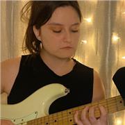 Aulas de guitarra para iniciantes do absoluto zero ao seu primeiro solo!