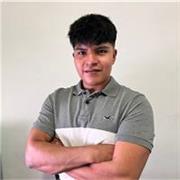 Soy un maestro apasionado de inglés para primaria, dedicado a crear un aprendizaje dinámico y divertido.