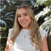 Profesora de Arquitectura Especializada en Diseño de Interiores: Transformemos Espacios Juntos. Apasionada por la representacion grafica de proyectos