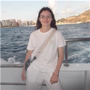 Soy Paloma, estudio ENI y doy clases de economia nivel secundaria y bachillerato y ayudo en la preparacion para la EVAU