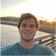 Profesor de inglés con experiencia enseñando a niños en escuela primaria.