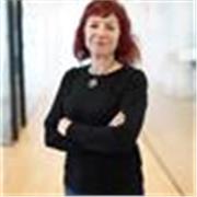 Profesora de comunicación, redacción de artículos, estrategias de redes sociales y marketing