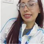 Profesora capacitada en estudios de ciencias naturales, sociales y especialmente en salud