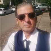 Diplomato e con poca esperienza ma con molta passione impartisco lezioni di matematica, inglese, italiano