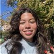Soy estudiante universitaria en la UNAV en el grado de Arquitectura. Toda mi formación ha sido bilingüe. 