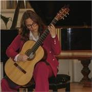 Laureata al Conservatorio offre lezioni private di chitarra classica per adulti e bambini