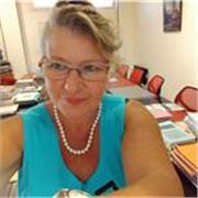 Professeure expérimentée donne des cours de français. Vous avancez rapidement en allant à l'essentiel !