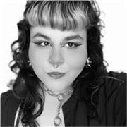 Graduada en Bellas artes y Concept art, puedo enseñar un amplio abanico de disciplinas, desde arte tradicional a arte digital