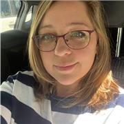 Profesora de inglés, sin formación como tal, pero he vivido durante cinco años en Inglaterra. Prefiero dar clases a adultos.
