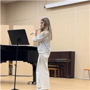 Llevo 13 años tocando y soy estudiante de 4º curso de Profesional de Flauta Travesera en el conservatorio.