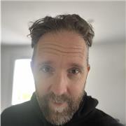 Ancien professionnel de la restauration qui partage les plaisirs de la cuisine