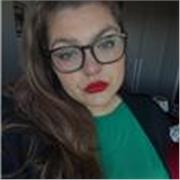studentessa universitaria impartisce lezioni di inglese e spagnolo smart working